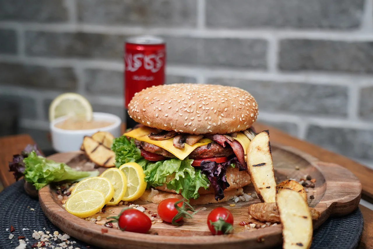 برگر گوسفندی ویژه با پک بامی