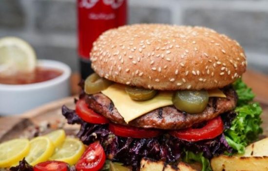 برگر شترمرغ هالوپینو با پک بامی